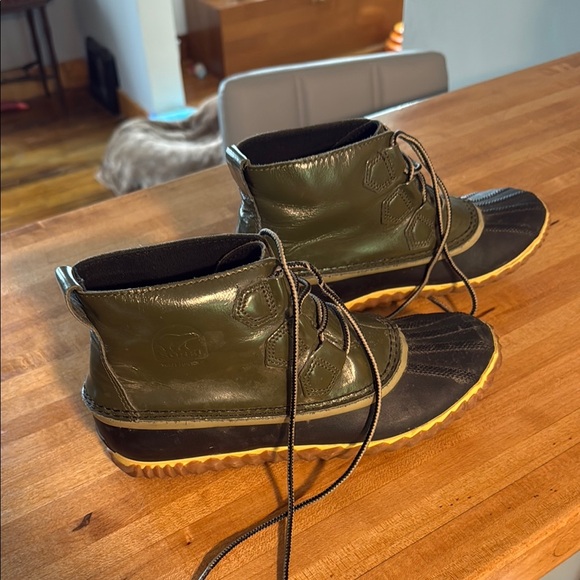 Sorel Shoes - Sorel Women's Winter Boots - Green and Black